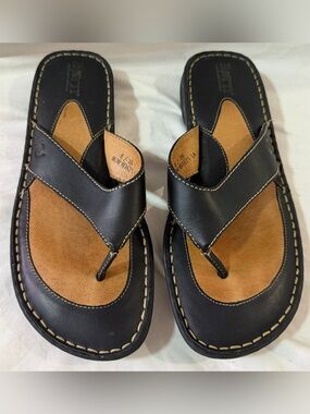 Born Sz 8 39 M/W Thong Sandals Black Leather W3671